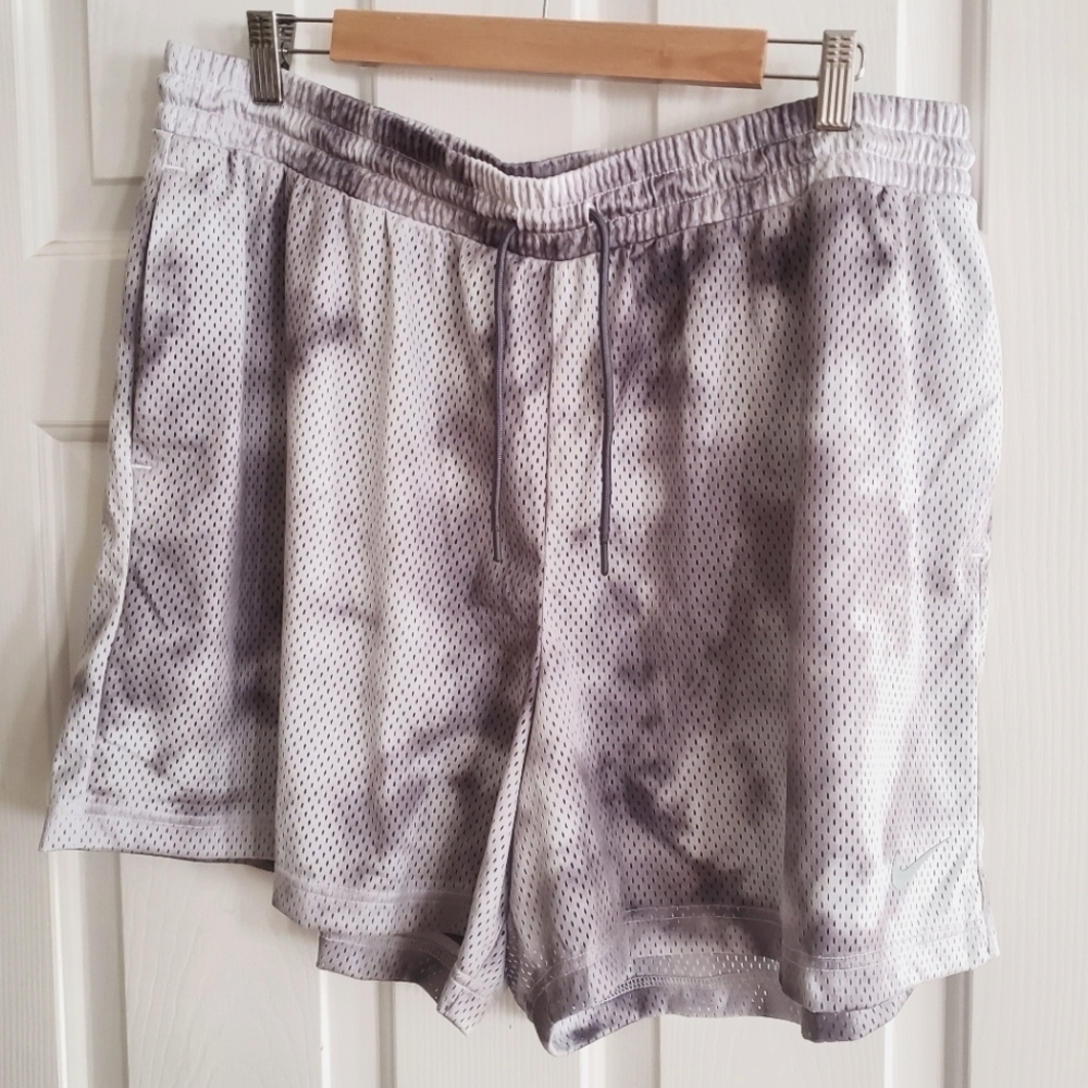 Nike DH3020 084 Women's Plus Sz 1X Gray Icon Clash Mesh Shorts